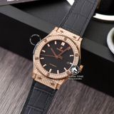 Đồng Hồ Hublot Classic Fusion 42mm Rep 1:1 Chế Tác Vỏ Vàng Hồng Đính Đá Pave Mặt Số Đen 542.OX.1181.LR.1704