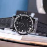 Đồng Hồ Hublot Classic Fusion 42mm Rep 1:1 Chế Tác Vỏ Đen Ceramic Niềng Bezel Đính Đá Mặt Số Đen Dây Da Cá Sấu 542.CM.1170.LR.1104