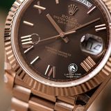 Đồng Hồ Rolex Day-Date 40mm 228235 Rep 1:1 Chế Tác Vỏ Vàng Hồng Mặt Nâu Chocolate Cọc Số La Mã Trọng Lượng 168 Gram Dây Kim Loại