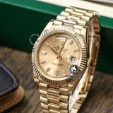 Đồng Hồ Rolex Day-Date 40mm 228238-0005 Rep 1:1 Chế Tác Vỏ Vàng Kim Mặt Vàng Kim Cọc Số Đính Đá Baguette Trọng Lượng 168 Gram Dây Kim Loại