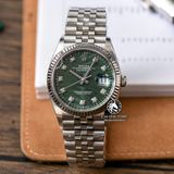 Đồng Hồ Rolex Datejust 36mm 126234-0055 Rep 1:1 Chế Tác Vỏ Bạc Mặt Lá Cọ Xanh Lá Cọc Số Đính Đá Dây Kim Loại Jubilee