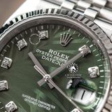 Đồng Hồ Rolex Datejust 36mm 126234-0055 Rep 1:1 Chế Tác Vỏ Bạc Mặt Lá Cọ Xanh Lá Cọc Số Đính Đá Dây Kim Loại Jubilee