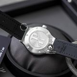 Đồng Hồ Hublot Classic Fusion 33mm Rep 1:1 Chế Tác Vỏ Bạc Mặt Số Xám Chải Tia 581.NX.7071.LR