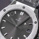 Đồng Hồ Hublot Classic Fusion 33mm Rep 1:1 Chế Tác Vỏ Bạc Mặt Số Xám Chải Tia 581.NX.7071.LR