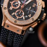 Đồng Hồ Hublot Big Bang 44mm Rep 1:1 Chế Tác Vỏ Vàng Hồng Niềng Đính Đá 2 Hàng Mặt Đen Dây Cao Su 341.PX.130.RX.114