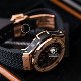 Đồng Hồ Hublot Big Bang 44mm Rep 1:1 Chế Tác Vỏ Vàng Hồng Niềng Đính Đá 2 Hàng Mặt Đen Dây Cao Su 341.PX.130.RX.114