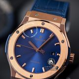 Đồng Hồ Hublot Classic Fusion 42mm Rep 1:1 Chế Tác Vỏ Vàng Hồng Titanium Mặt Số Xanh Dương Chải Tia Dây Cá Sấu 542.OX.7180.LR