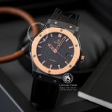 Đồng Hồ Hublot Classic Fusion 42mm Rep 1:1 Chế Tác Vỏ Vàng Hồng Ceramic Mặt Số Đen Carbon Dây Da Cá Sấu 542.CO.1780.LR