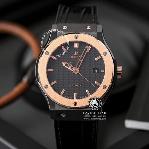 Đồng Hồ Hublot Classic Fusion 42mm Rep 1:1 Chế Tác Vỏ Vàng Hồng Ceramic Mặt Số Đen Carbon Dây Da Cá Sấu 542.CO.1780.LR