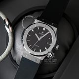 Đồng Hồ Hublot Classic Fusion 42mm Rep 1:1 Chế Tác Vỏ Bạc Titanium Mặt Số Đen Dây Cao Su Đen 542.NX.1171.RX