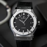 Đồng Hồ Hublot Classic Fusion 42mm Rep 1:1 Chế Tác Vỏ Bạc Titanium Mặt Số Đen Dây Cá Sấu 542.NX.1171.LR