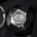 Đồng Hồ Hublot Classic Fusion 42mm Rep 1:1 Chế Tác Vỏ Bạc Titanium Mặt Số Xám Chải Tia Dây Cao Su Đen 542.NX.7071.RX