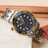 Đồng Hồ Omega Seamaster Diver 300M Co‑Axial Master Chronometer 42 mm 210.20.42.20.01.002 Rep 1:1 Chế Tác Vỏ Demi Vàng Kim Mặt Đen Dây Kim Loại