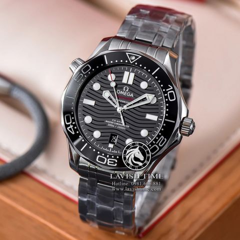 Đồng Hồ Omega Seamaster Diver 300M Co‑Axial Master Chronometer 42 mm 210.30.42.20.01.001 Rep 1:1 Chế Tác Vỏ Bạc Mặt Đen Dây Kim Loại