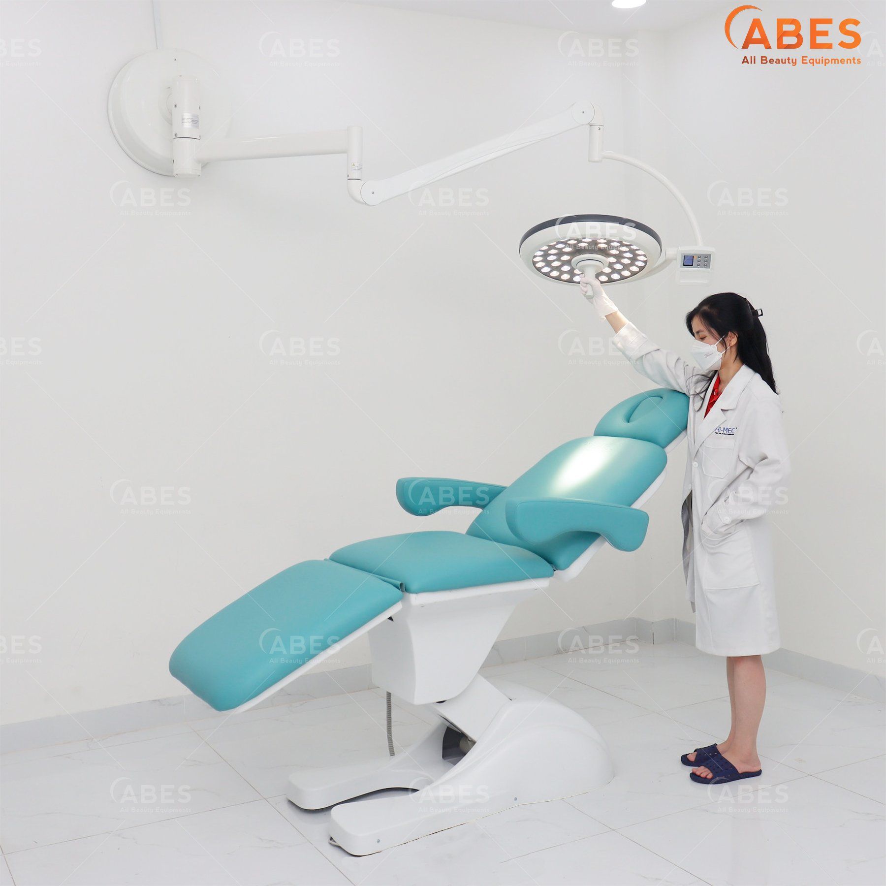 Đèn phẫu thuật Full Led bóng đơn LED500 treo tường