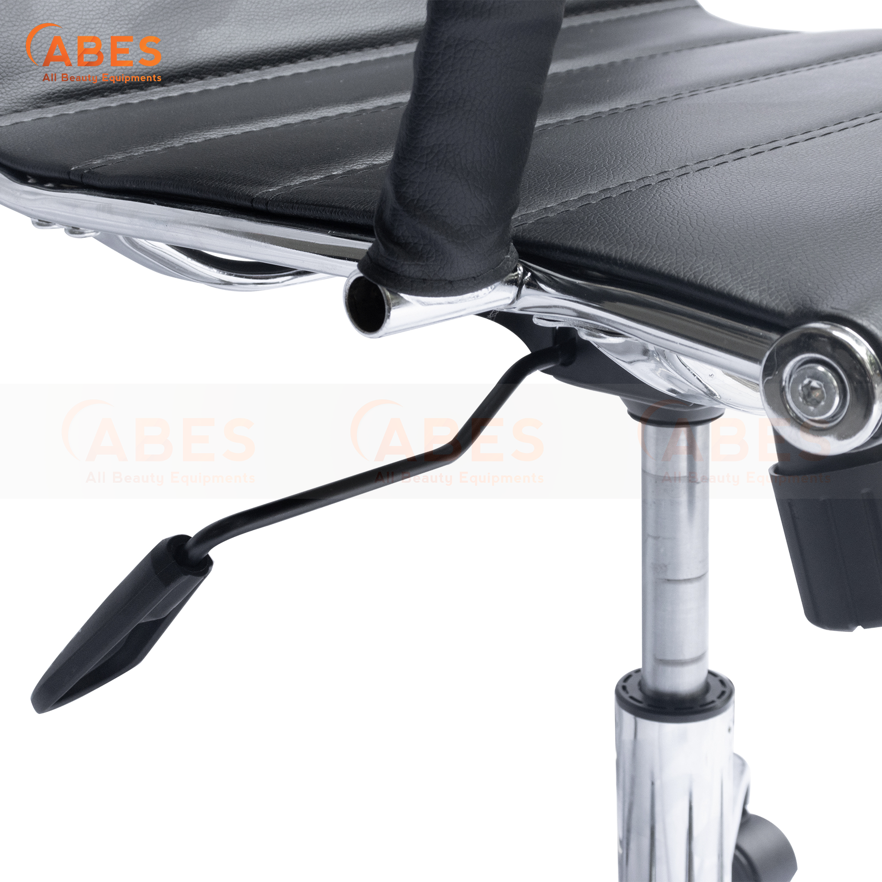 Ghế xoay văn phòng HMCE-7020 lưng da thấp màu đen