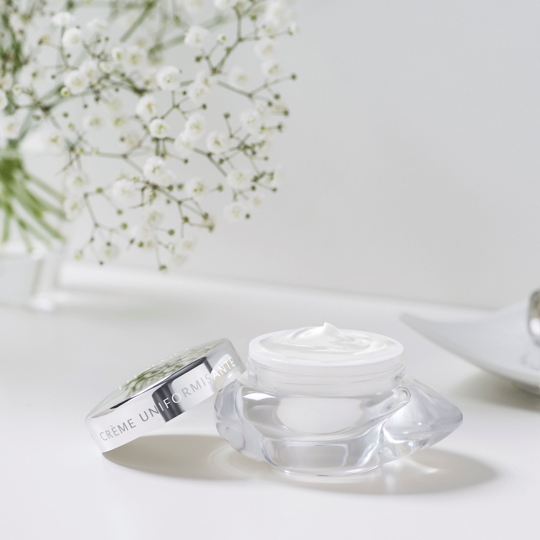 Kem trắng sáng, mờ sạm nám và trẻ hóa da Brightening Cream