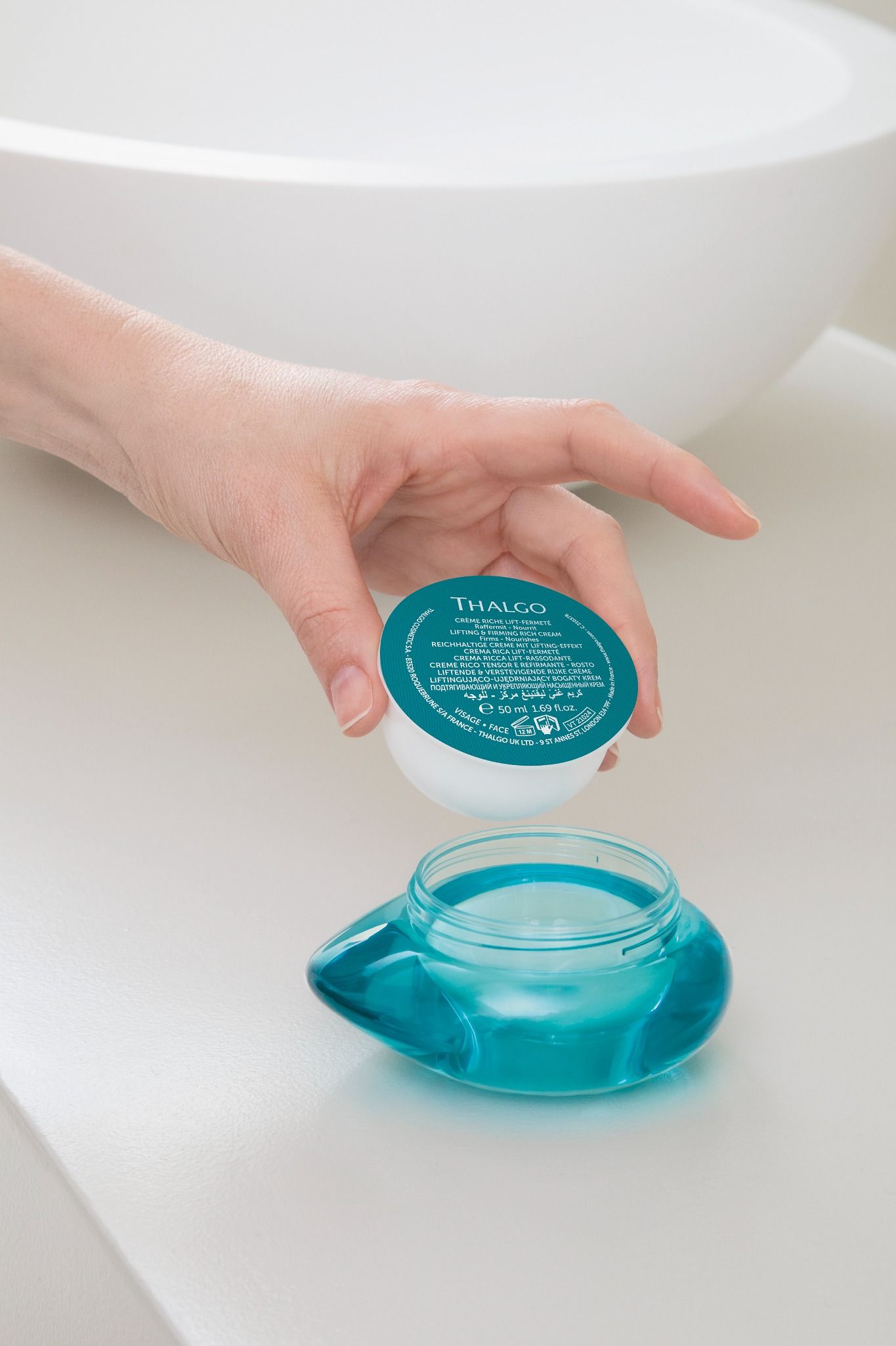 Kem dưỡng nâng cơ, săn chắc, làm đầy nếp nhăn và làm sáng da dành cho da khô và da lão hóa Lifting & Firming Rich Cream