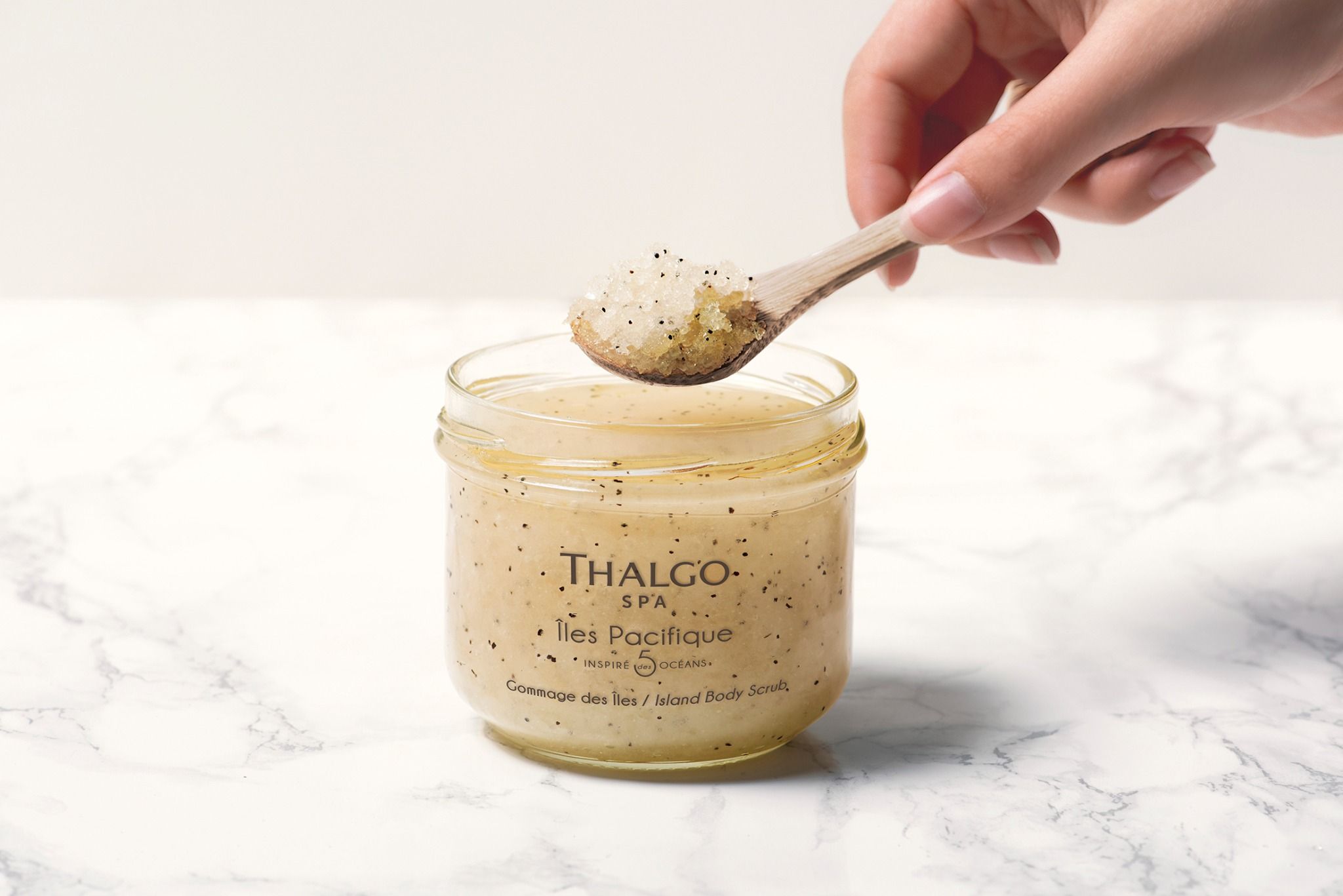 Tẩy tế bào chết và nuôi dưỡng làn da phong cách Thái Bình Dương Island Body Scrub