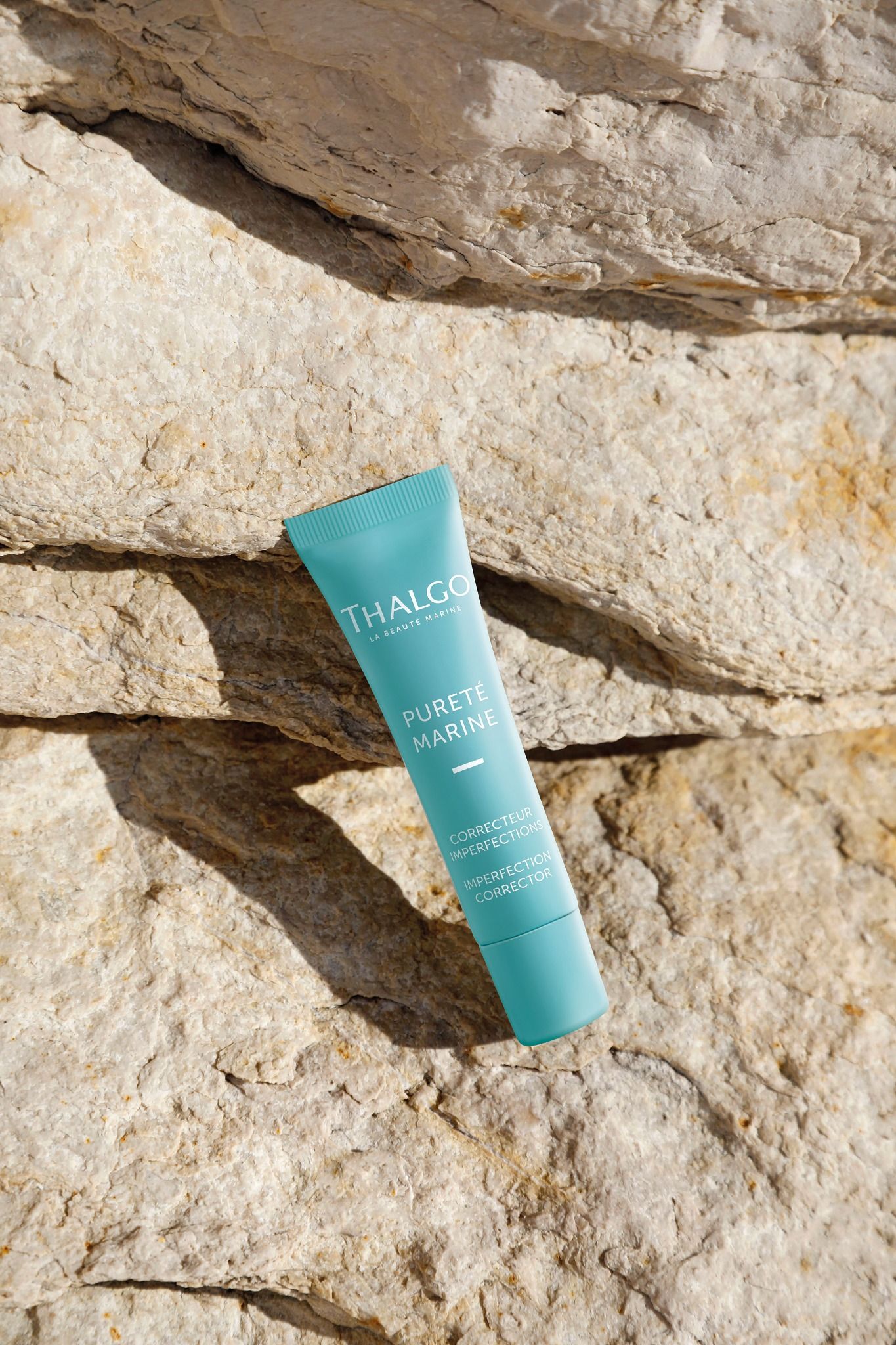 Tinh chất hỗ trợ làm dịu da và cải thiện làn da dễ nổi mụn Imperfection Corrector