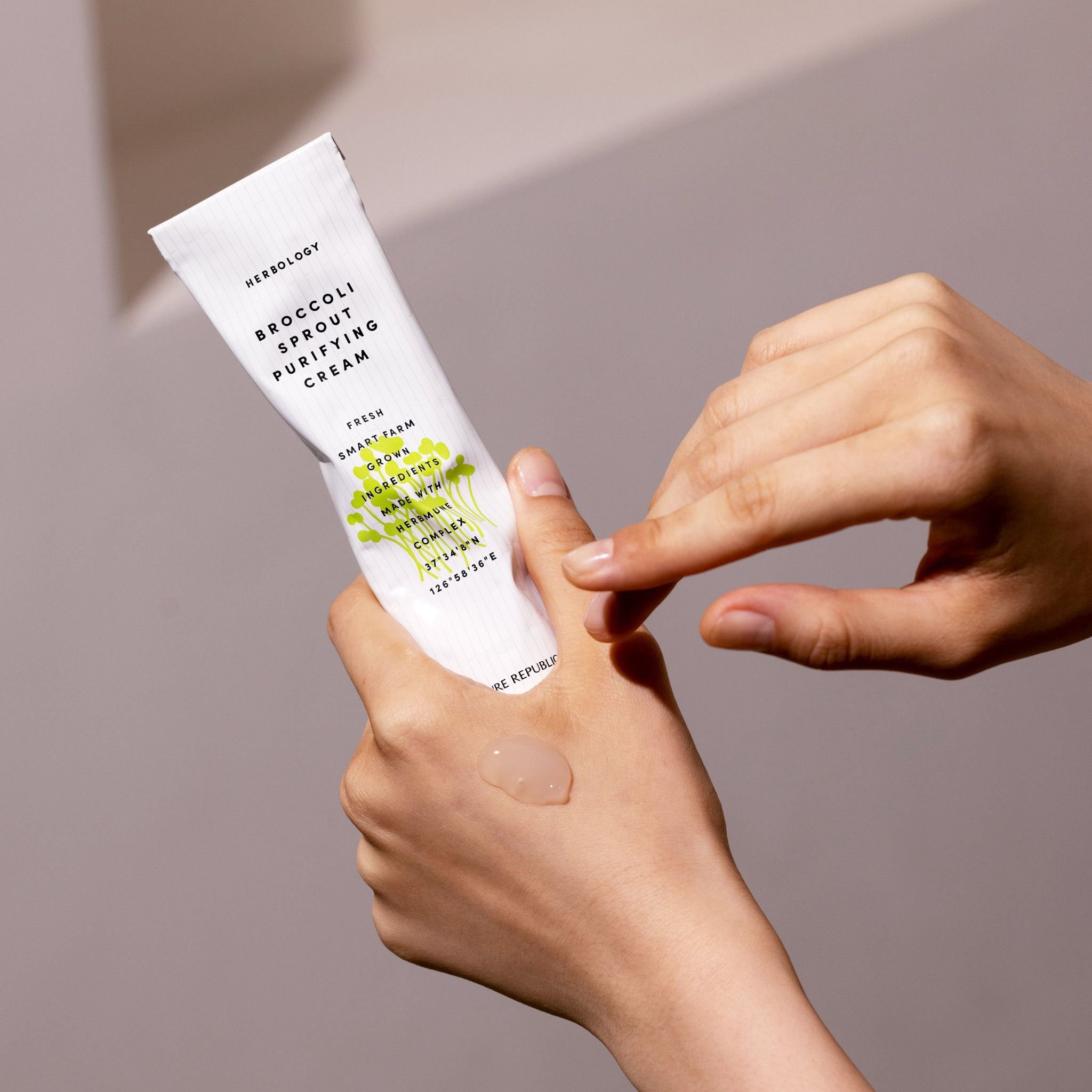Kem dưỡng Nature Republic Herbology Broccoli Sprout Purifying Cream 70ml (date tháng 10.2025)