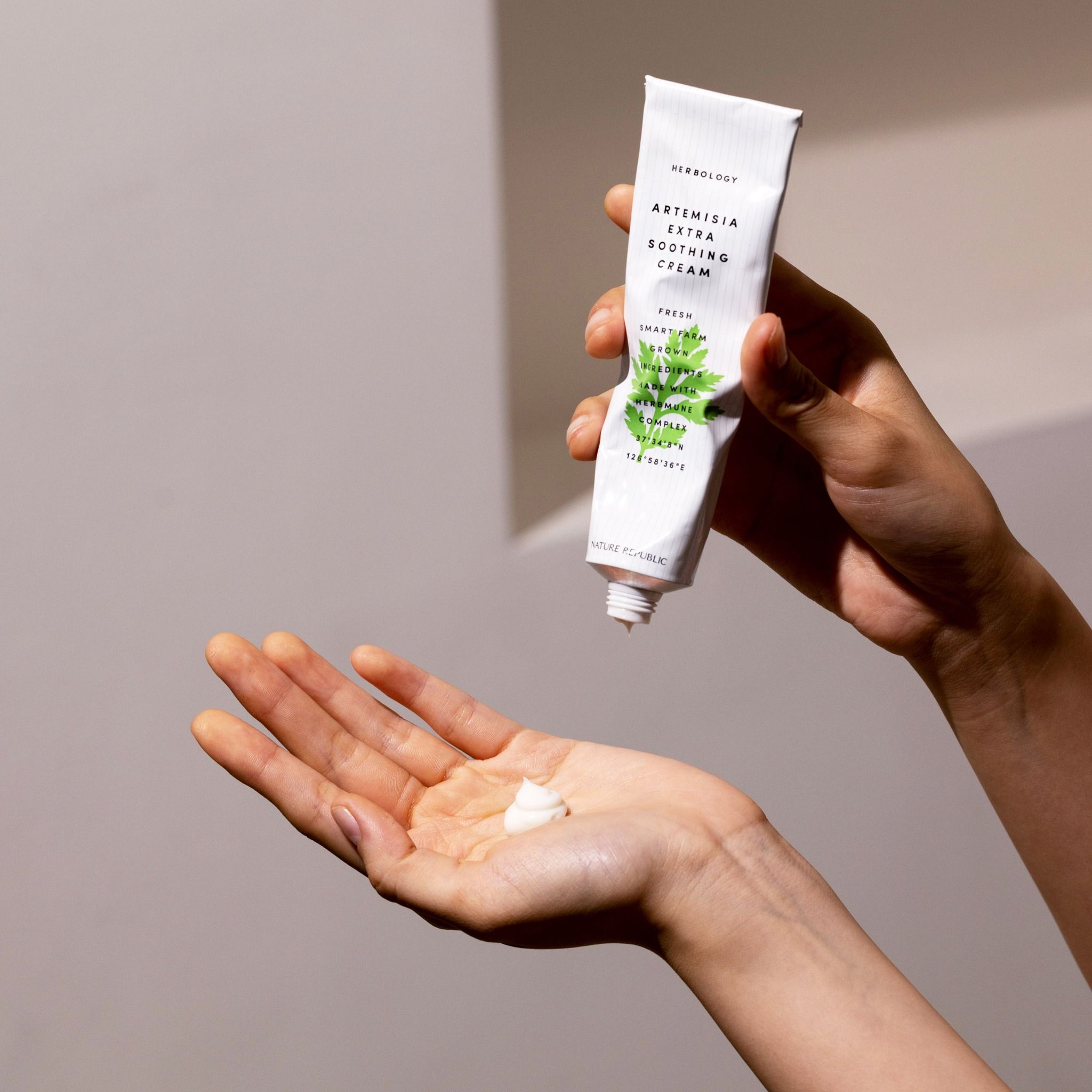 Kem dưỡng Nature Republic Herbology Artemisia Extra Soothing Cream 70ml(date tháng 10.2025)