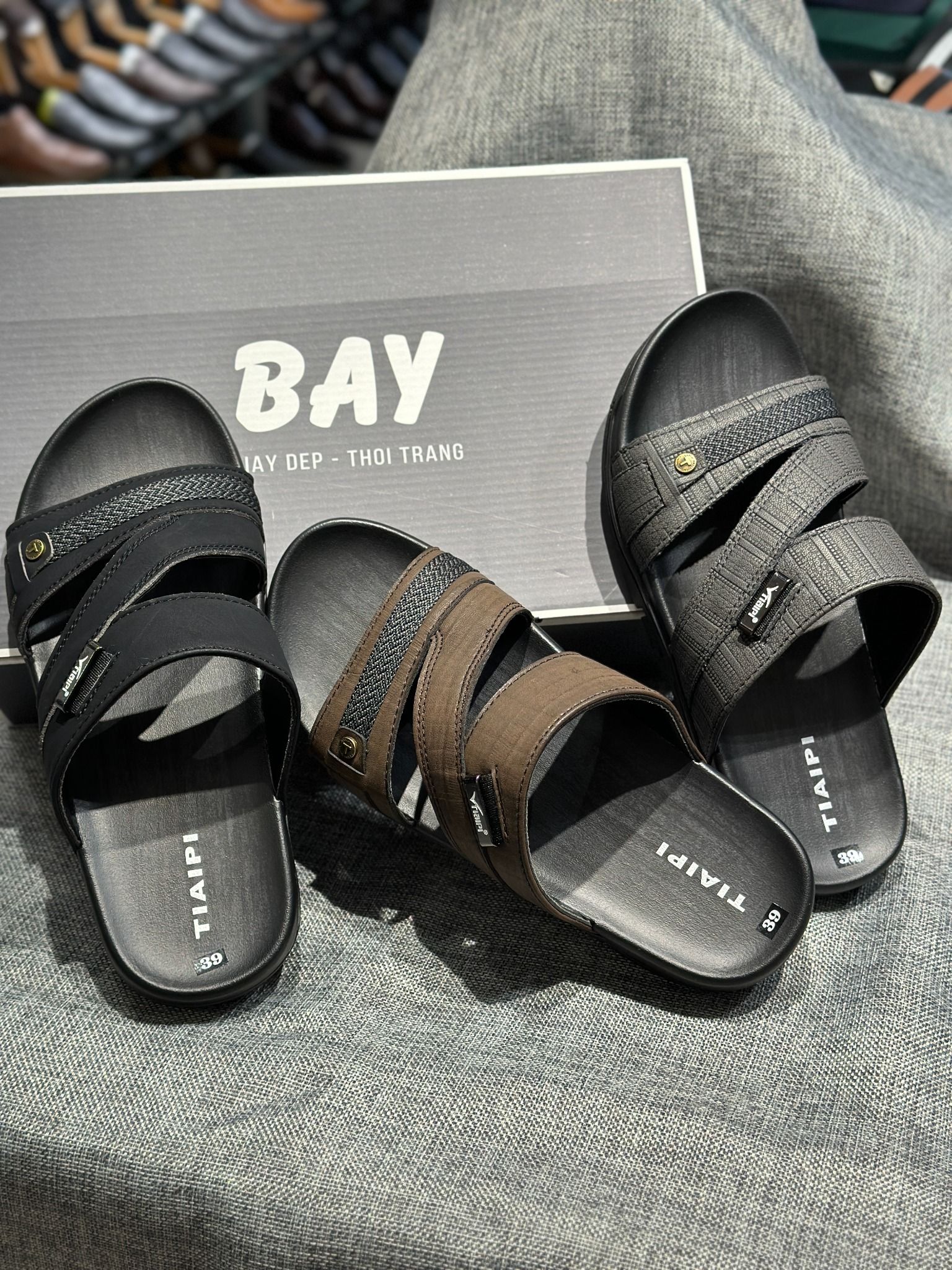 DÉP NAM 26325-BA QUAI, DA PU, ĐẾ CAO SU