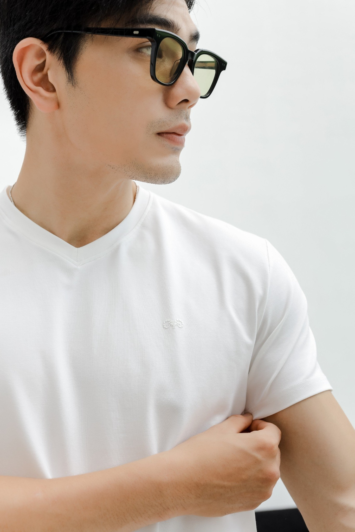 ÁO THUN NAM T077 CỔ TIM-TRẮNG