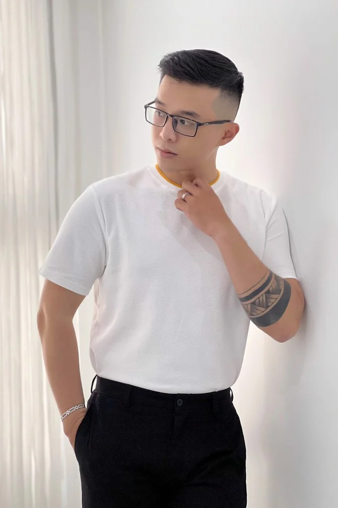 ÁO THUN NAM T672-TRẮNG BO VÀNG