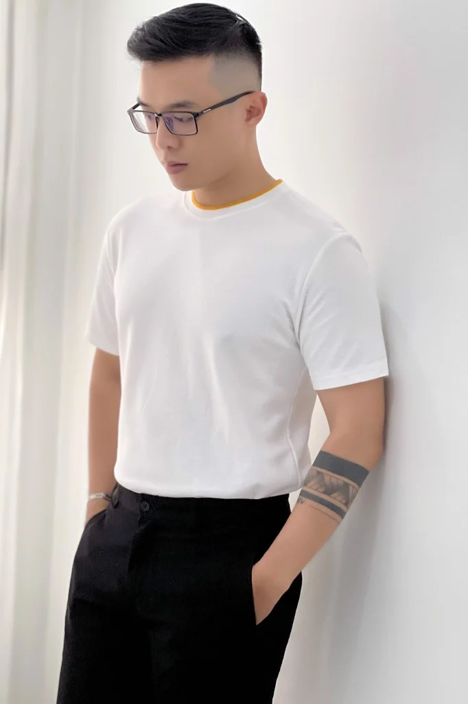 ÁO THUN NAM T672-TRẮNG BO VÀNG