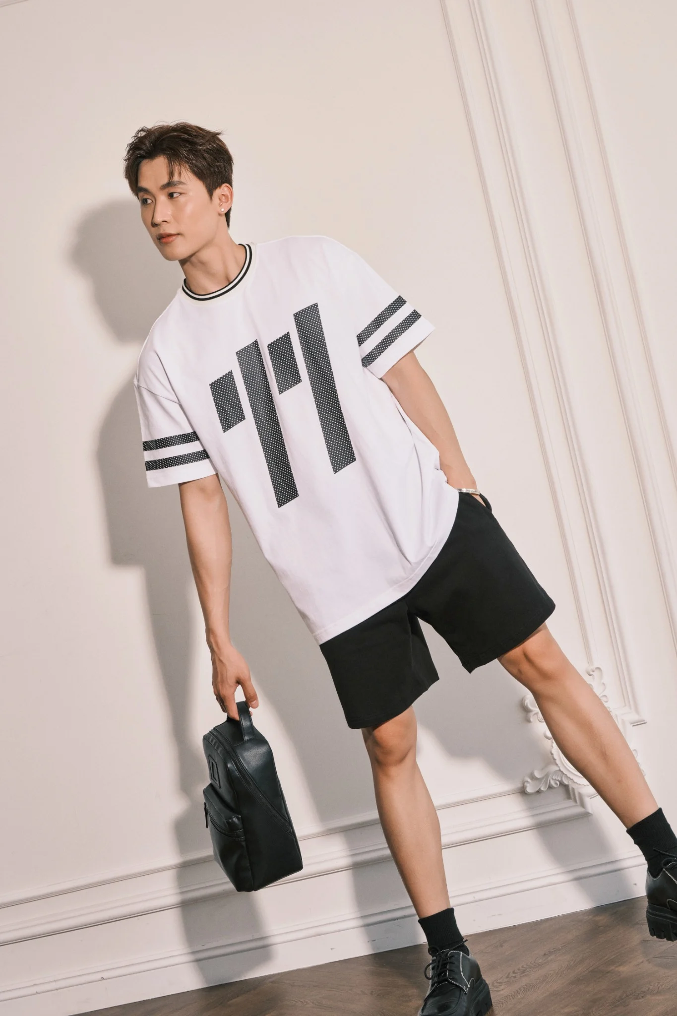 ÁO THUN NAM TA38-LOOSE FIT TRẮNG ĐEN