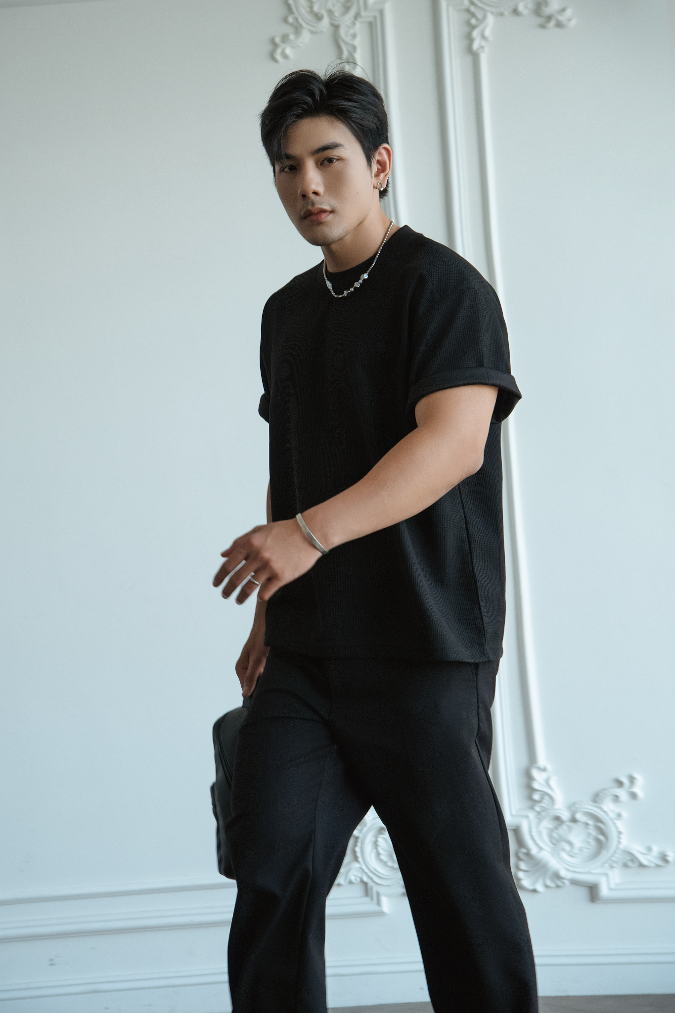 ÁO THUN NAM TL09 THÊU CHỮ KÝ-LOOSE FIT ĐEN