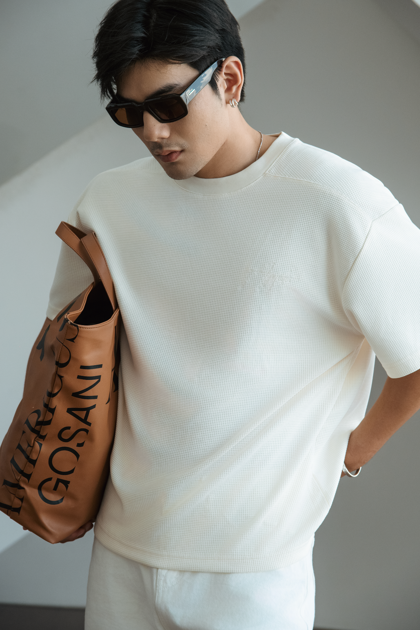 ÁO THUN NAM TL09 THÊU CHỮ KÝ-LOOSE FIT KEM