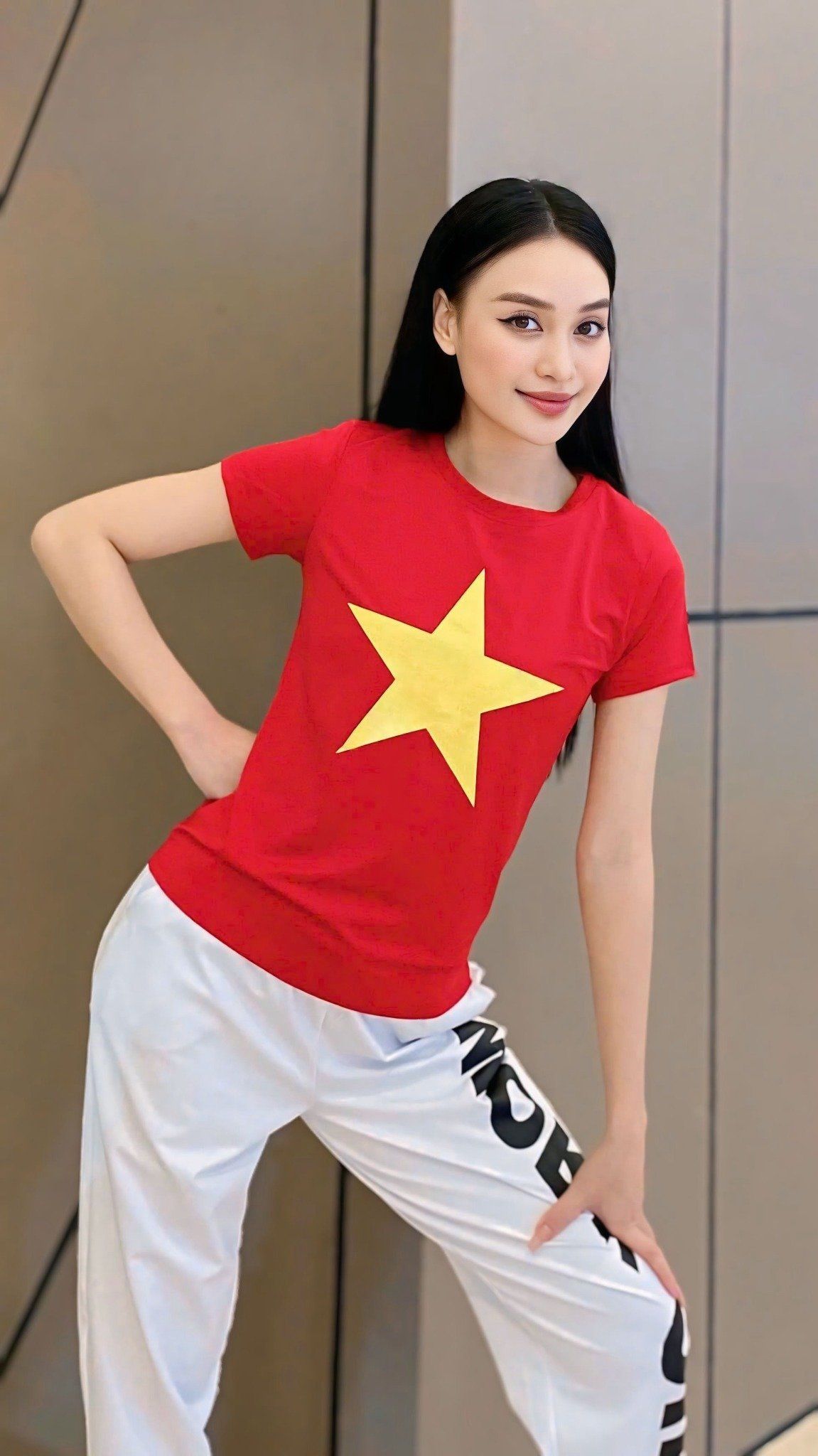 Áo cờ đỏ sao vàng Nữ kín bụng - sao trơn