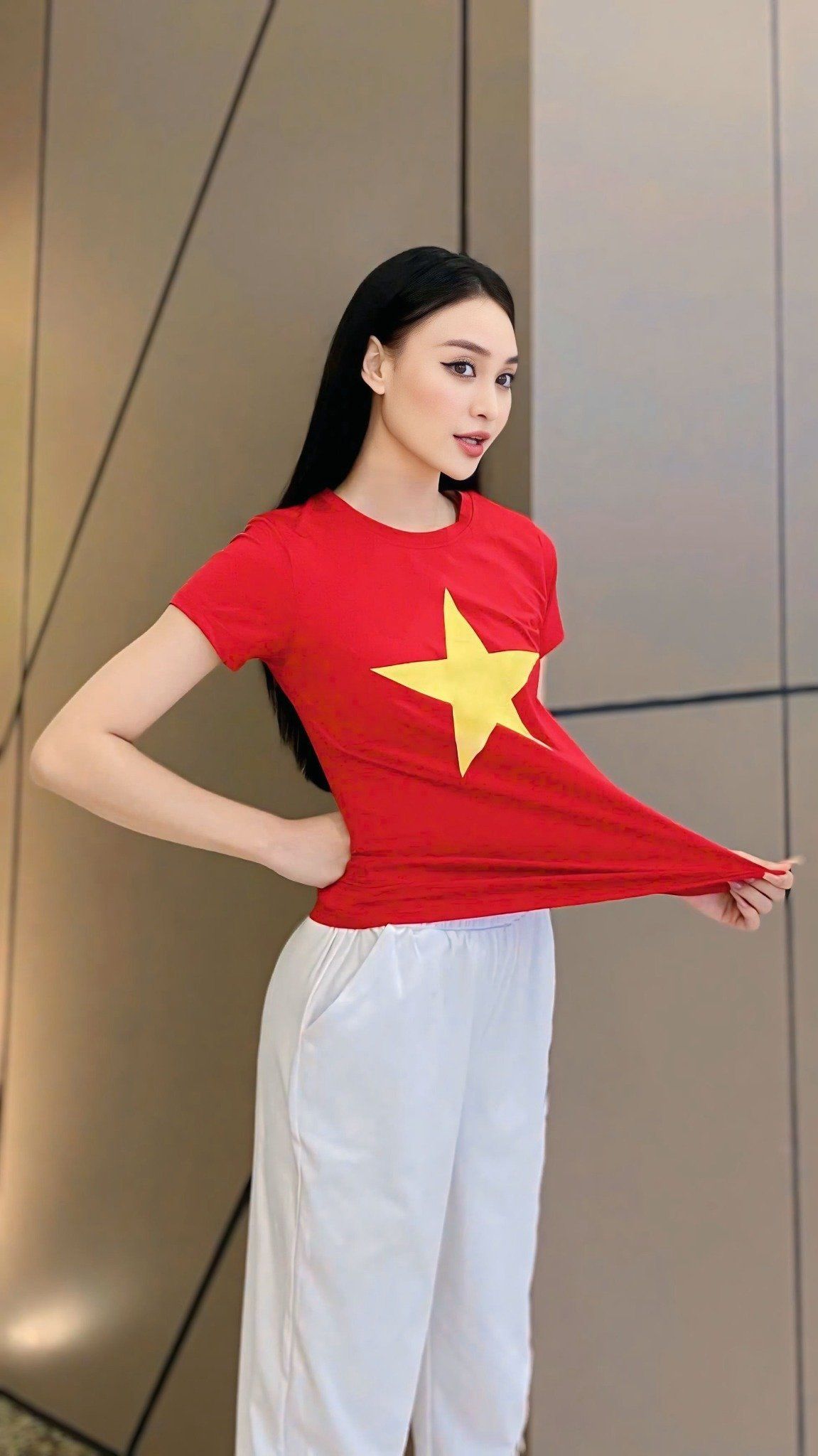 Áo cờ đỏ sao vàng Nữ kín bụng - sao trơn