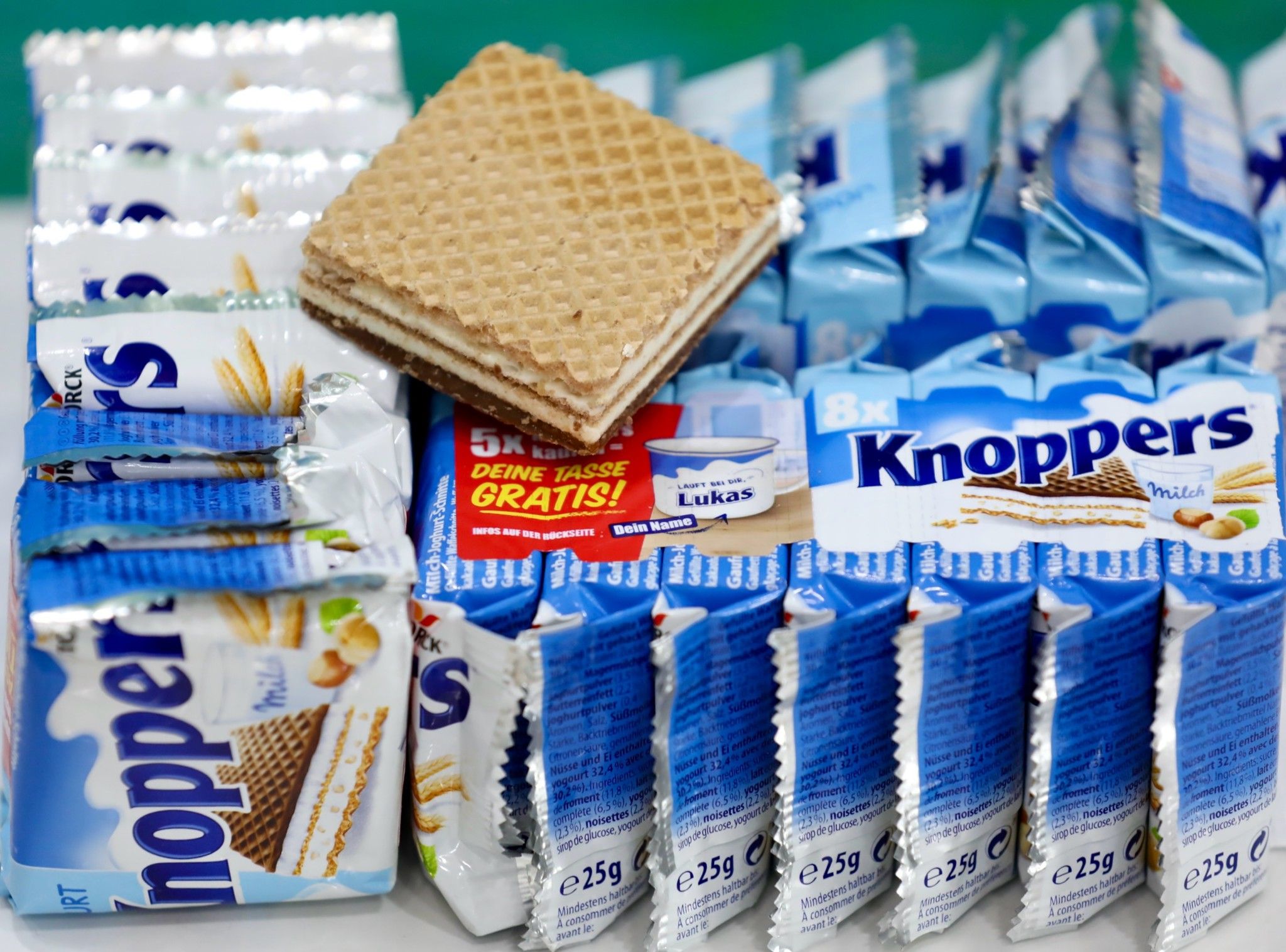 Set Bánh Xốp KNOPPERS JOGHURT 8 chiếc, 200g
