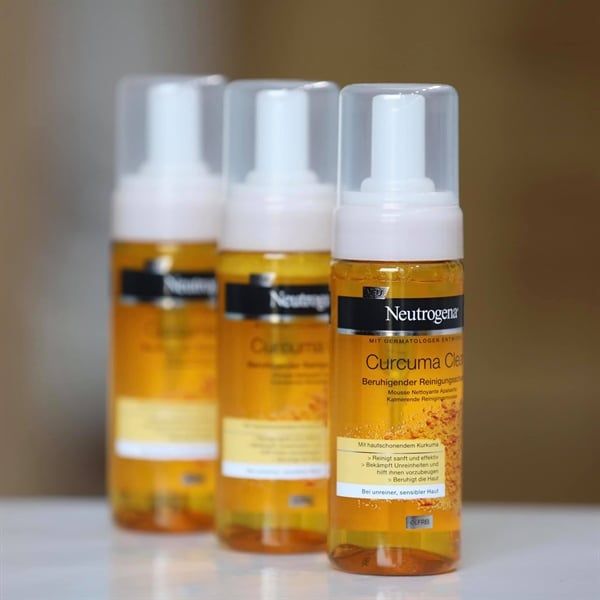 Sữa rửa mặt tạo bọt tinh chất nghệ Neutrogena Curcuma Clear, chai 150ml