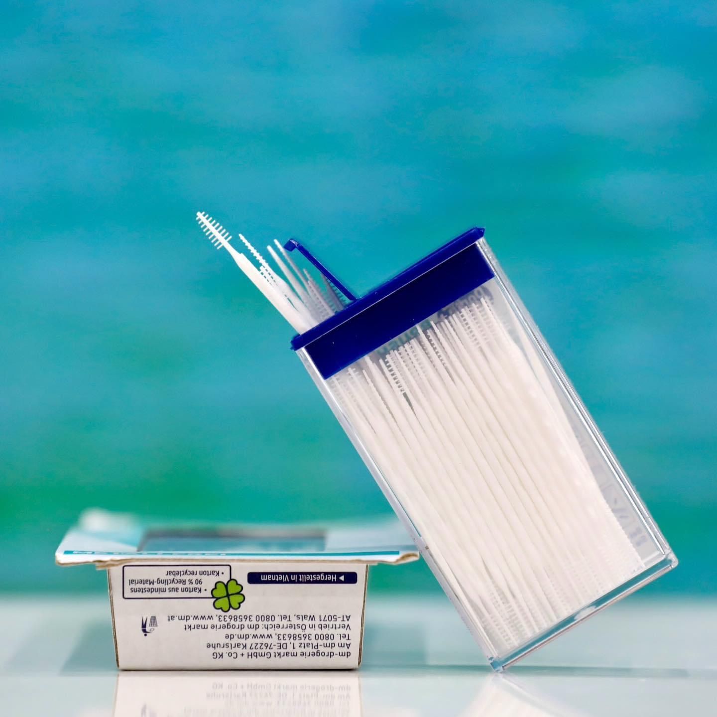 Tăm que nhựa Dontodent hộp 150 chiếc