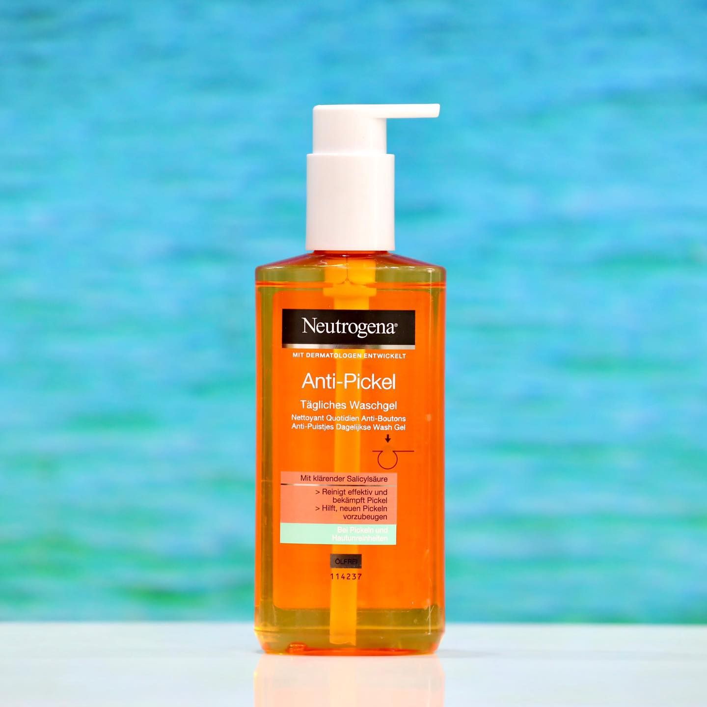 Sữa rửa mặt Neutrogena dành cho da dầu và trị mụn, 150ml
