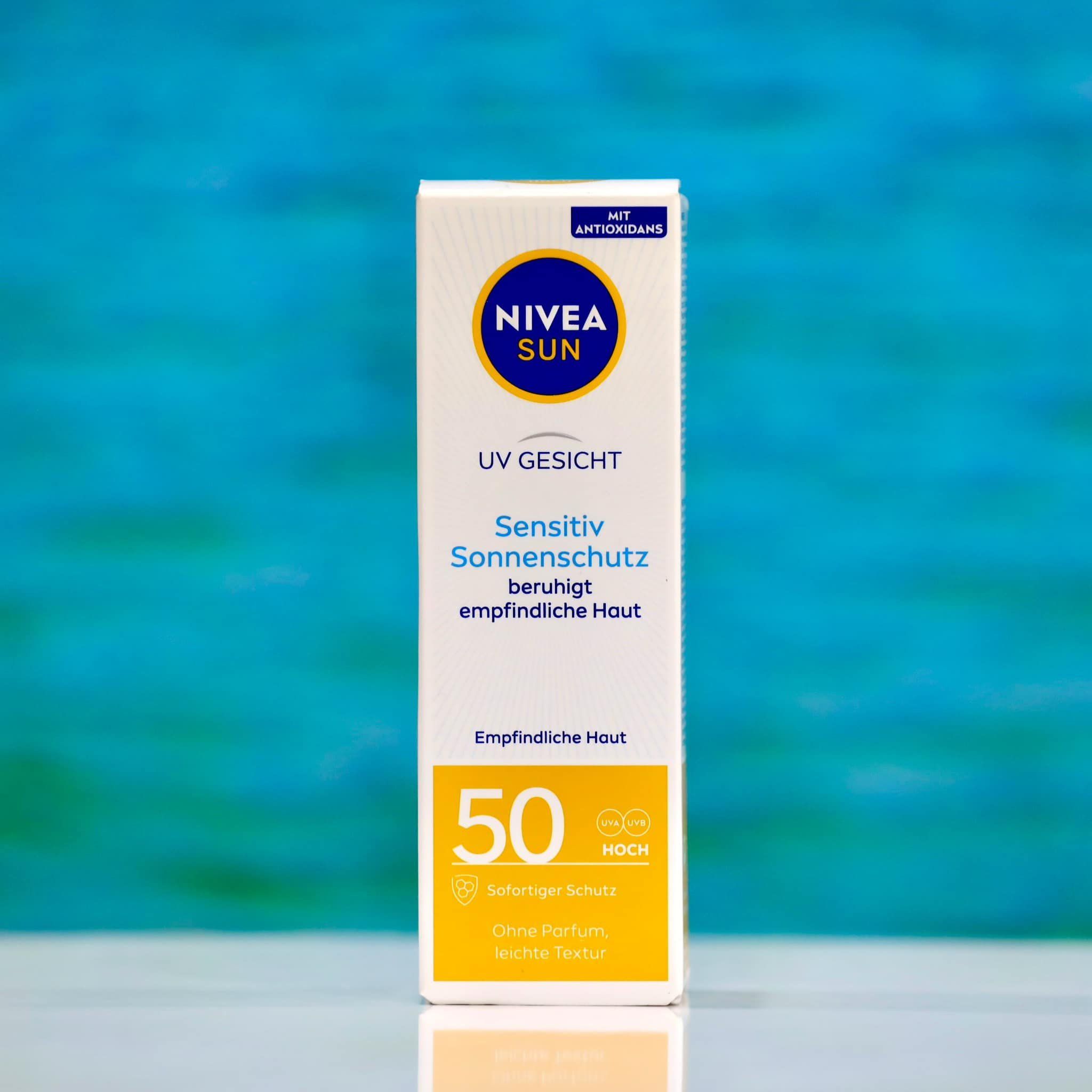 Kem chống nắng Nivea với chỉ số chống nắng spf 50 - Chuyên dành cho da khô và da nhạy cảm.
