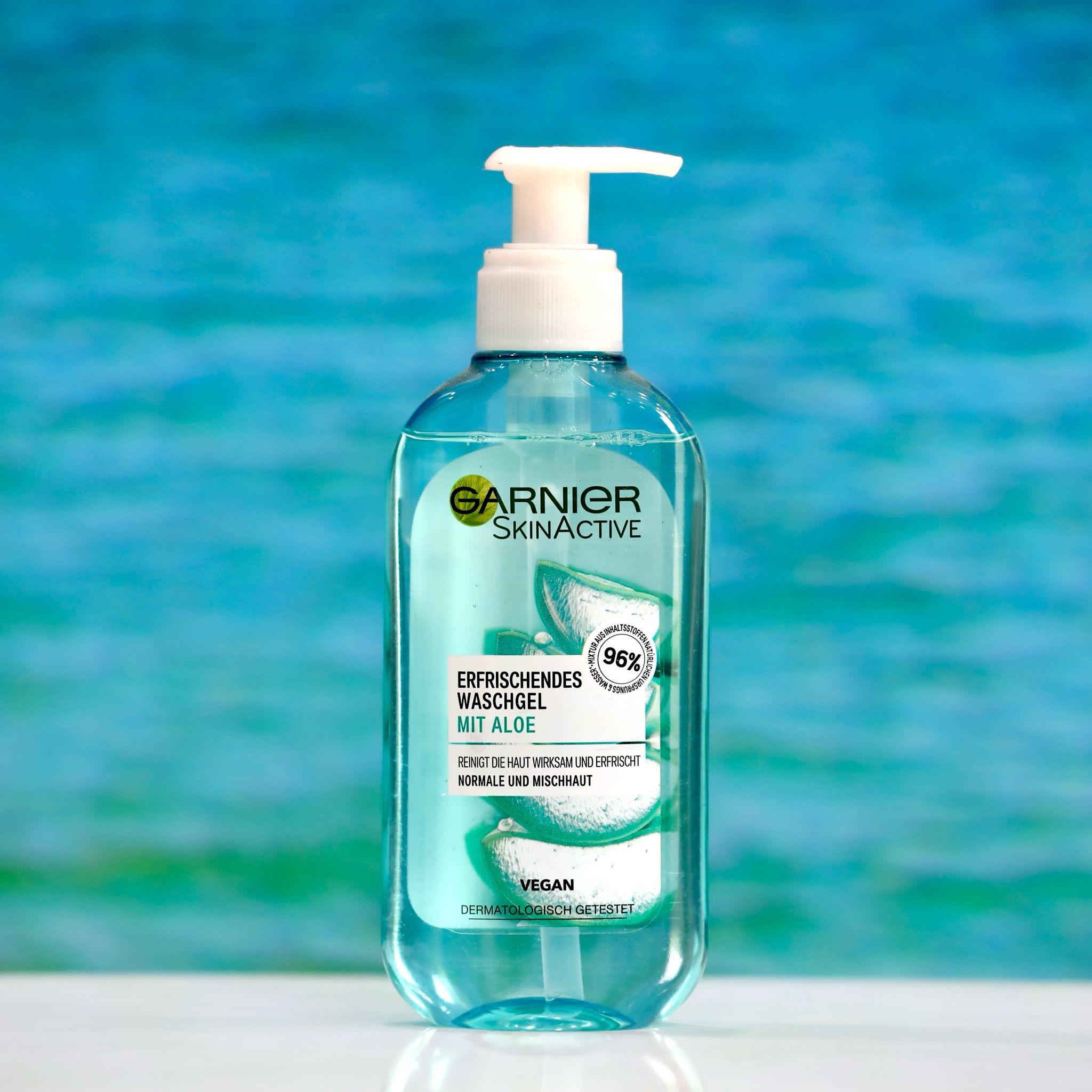 Sữa Rửa Mặt Garnier Chiết Xuất Lô Hội, 200ml