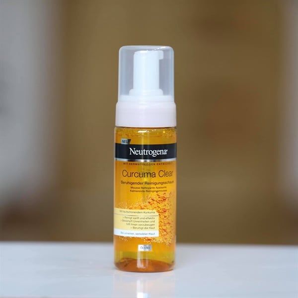 Sữa rửa mặt tạo bọt tinh chất nghệ Neutrogena Curcuma Clear, chai 150ml