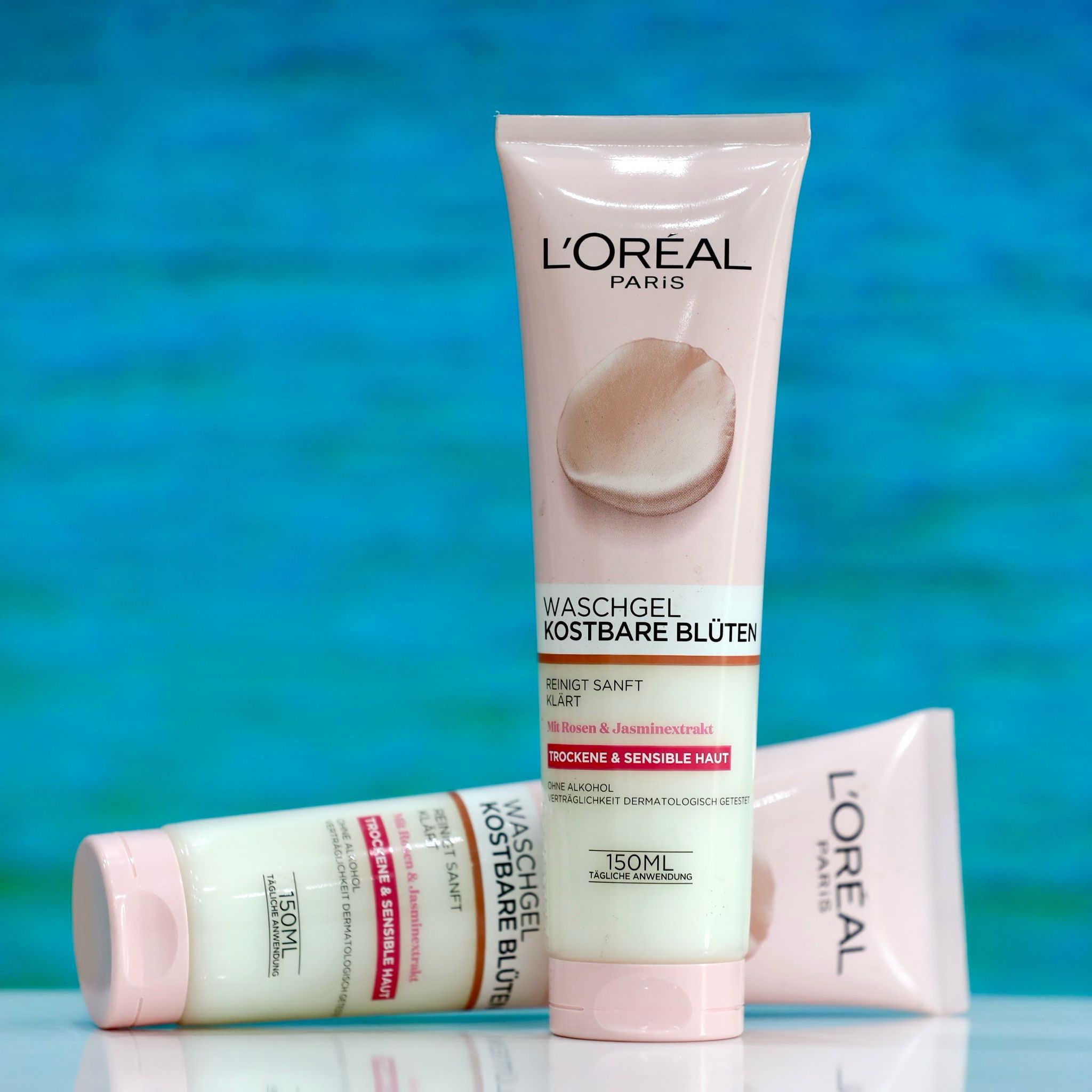 Sữa Rửa Mặt Loreal Chiết Xuất Hoa Hồng & Hoa Nhài dành Cho Da Khô & Nhạy Cảm tuýp 150ml
