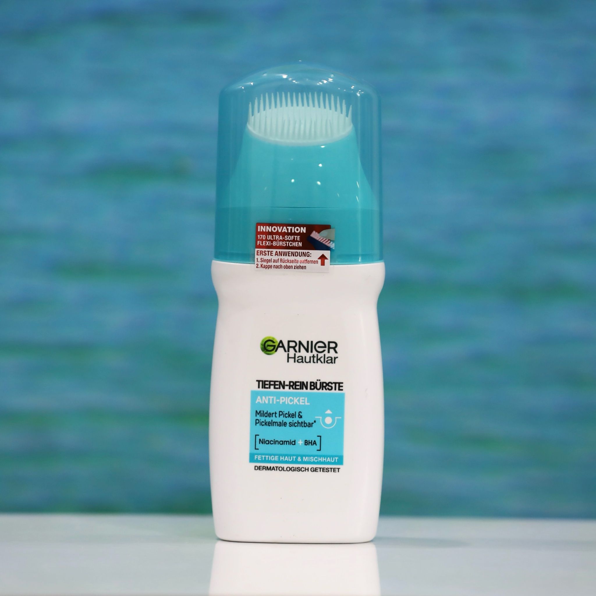 Sữa rửa mặt Garnier kèm đầu bàn chải Massage tiện dụng, 150ml
