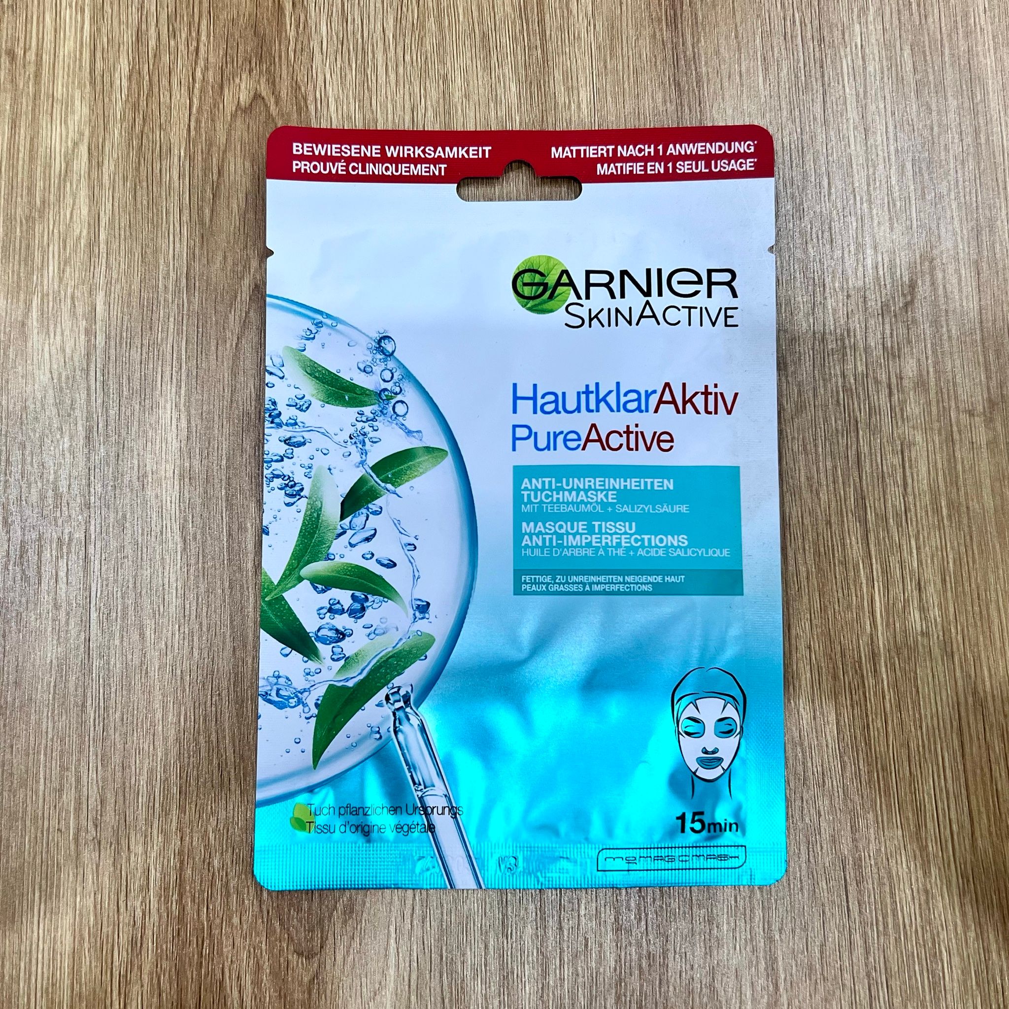 Mặt nạ giấy Garnier SkinActive Hautklar Aktiv - Làm sạch sâu & dịu da dầu mụn 28g