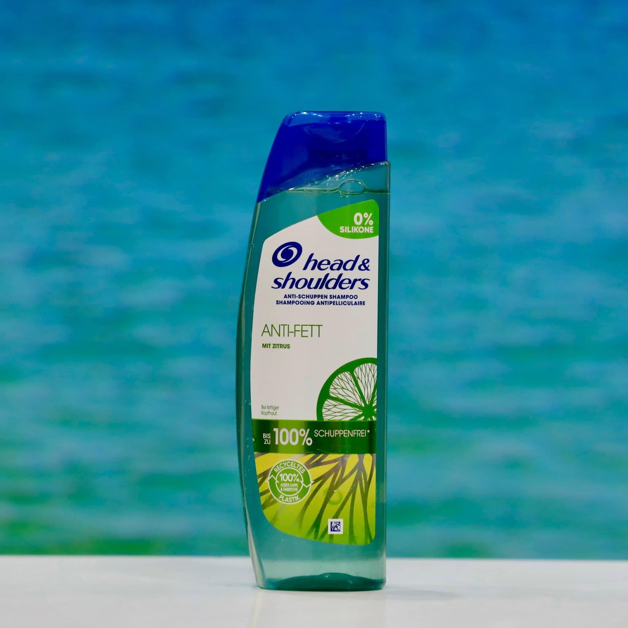 Dầu gội đầu Head & Shoulders Anti -Fett với hương chanh có công thức đặc biệt giúp làm sạch da đầu đến tận lỗ chân lông