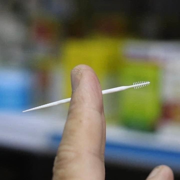 Tăm que nhựa Dontodent hộp 150 chiếc