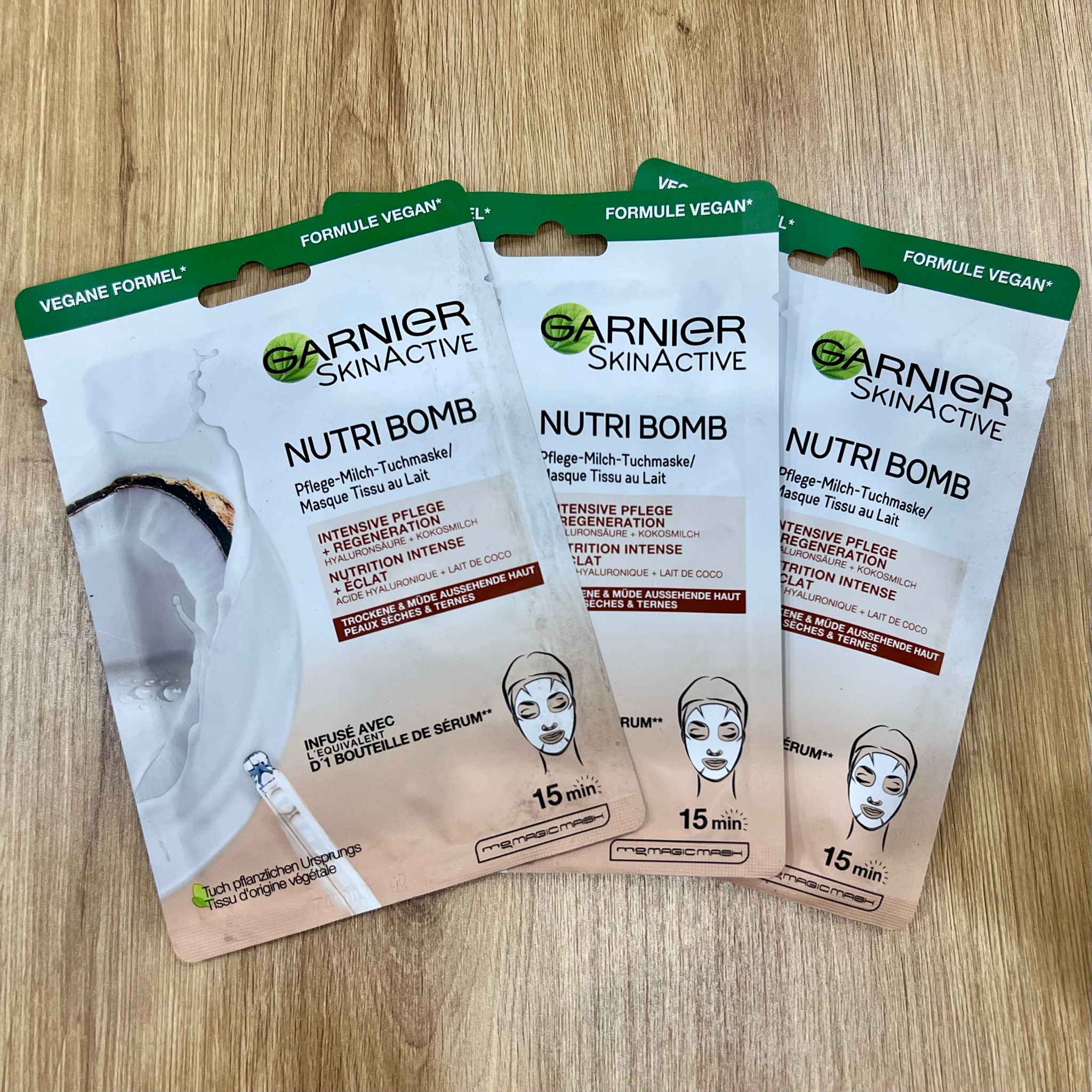 Mặt nạ giấy Garnier SkinActive Nutri Bomb dưỡng ẩm chiết xuất sữa dừa & Hyaluronic