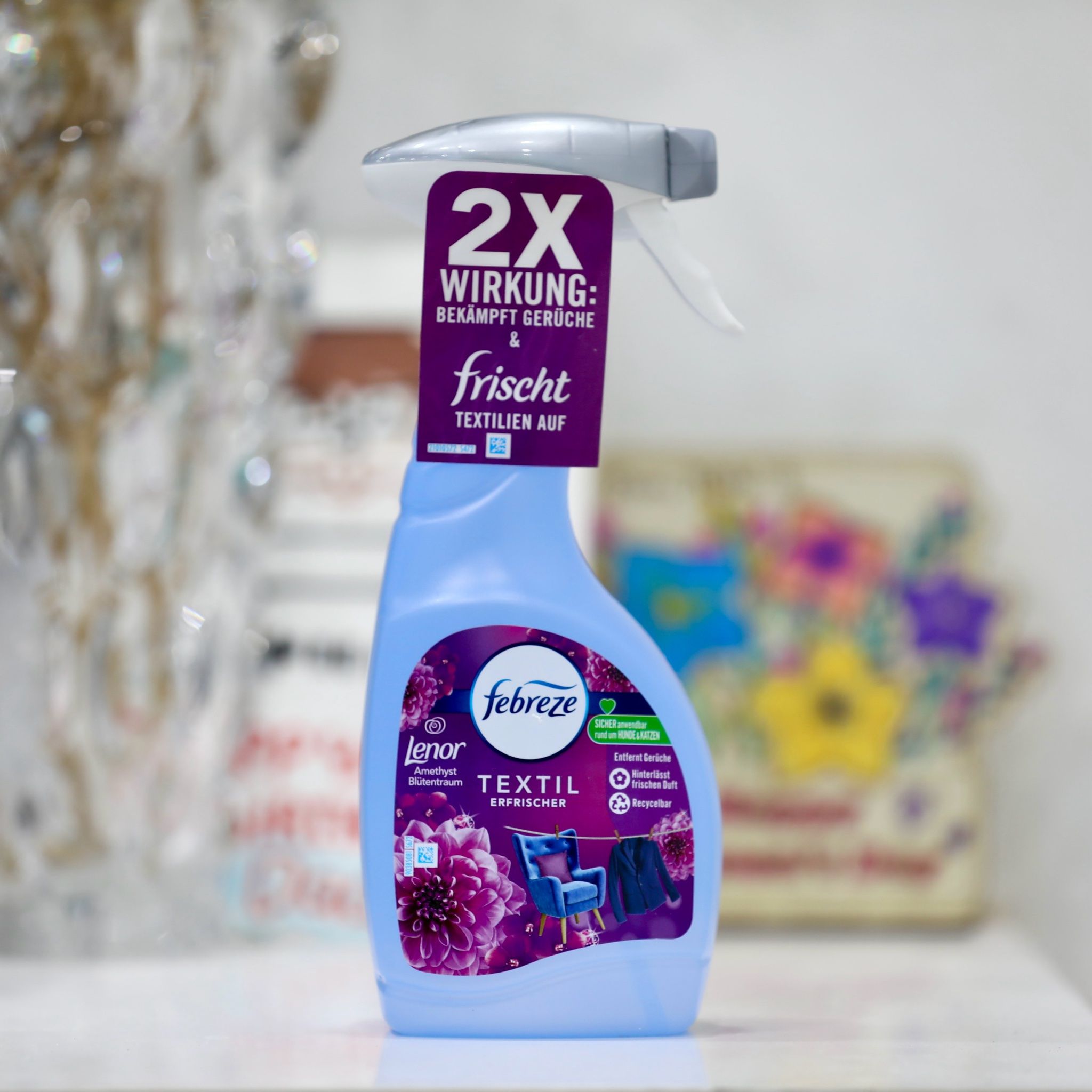 Chai xịt xả khô Lenor cho quần áo, ga, gối, sofa, rèm, thảm..., chai 500ml