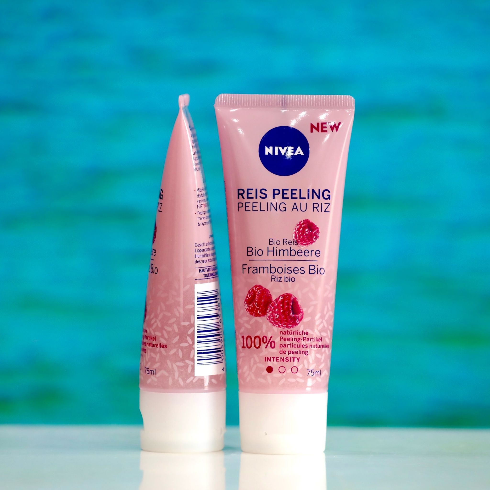 Tẩy da chết Nivea Bio từ Gạo và Quả mâm xôi (Himbeere) tuýp 75ml